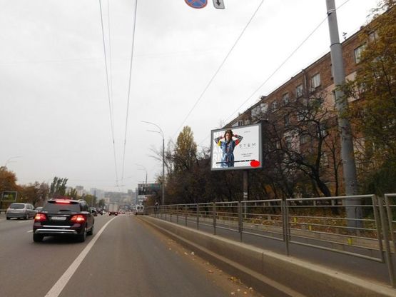 Фото рекламної площини за адресою Дружбы Народов бульв. 11