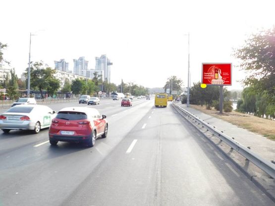 Фото рекламной плоскости по адресу Соборности пр-т (Воссоединения) в центр, перед пешеходным мостом на Русановку Фото рекламной плоскости по адресу Соборности пр-т (Воссоединения) в центр, перед пешеходным мостом на Русановку