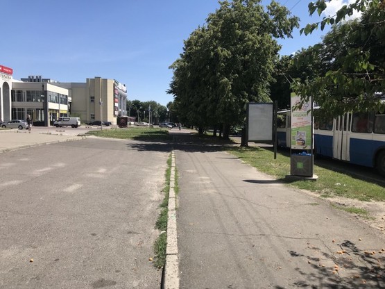 Фото рекламной плоскости по адресу Шевченка 135 БЦ УКРАИНА  сити-лайт Б Фото рекламной плоскости по адресу Шевченка 135 БЦ УКРАИНА  сити-лайт Б