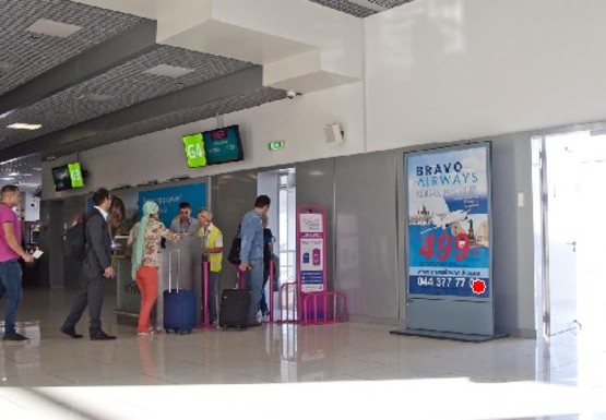 Фото рекламной плоскости по адресу Зал ожидания вылетов, 2 этаж  (Терминал А)