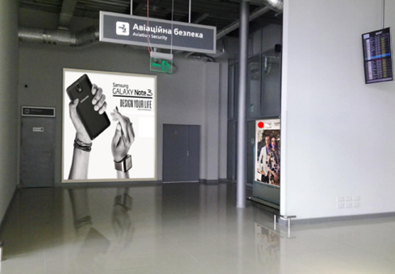Фото рекламной плоскости по адресу Зал проверки авиа безопасности, 1 этаж (Терминал D)