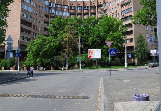 Фото рекламной плоскости по адресу Коцюбинского Ю. ул. - Гоголевская ул. (BackLit)