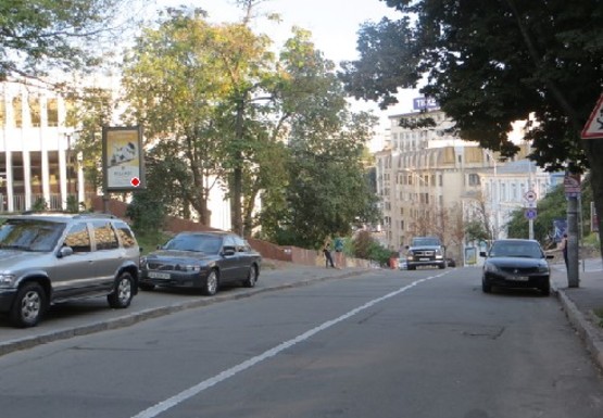 Фото рекламной плоскости по адресу Трехсвятительская ул., 4 Фото рекламной плоскости по адресу Трехсвятительская ул., 4