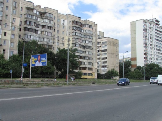 Фото рекламної площини за адресою Автозаводська, 5 (зупинка Інститут ім.Бакуля)