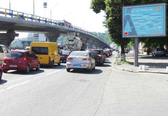 Фото рекламної площини за адресою Набережно-Крещатицкая ул., 27 - Григория Сковороды ул.