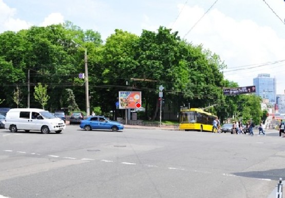 Фото рекламної площини за адресою Льва Толстого ул., 61/11 напротив