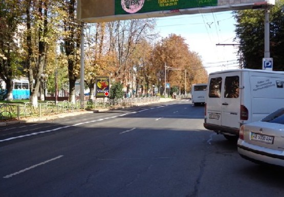 Фото рекламної площини за адресою Пирогова ул. [№17] (сквер)