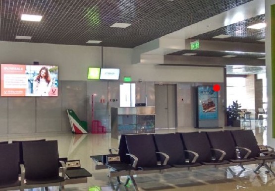 Фото рекламної площини за адресою Зал ожидания вылетов, 2 этаж (Терминал А)