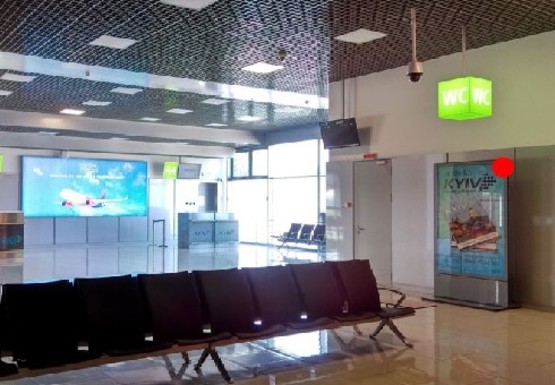 Фото рекламної площини за адресою Зал ожидания вылетов, 2 этаж (Терминал А)