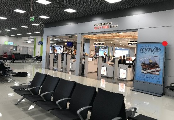 Фото рекламної площини за адресою Зал ожидания вылетов, 2 этаж (Терминал А)