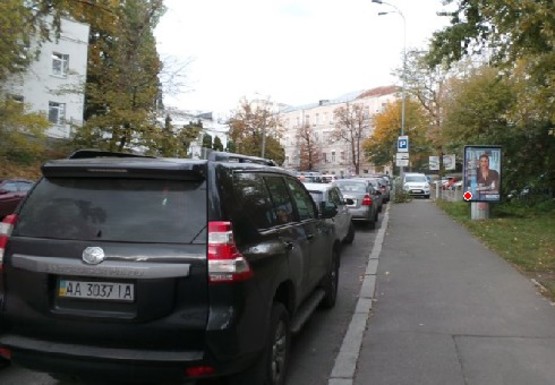 Фото рекламної площини за адресою Кловский спуск, 3