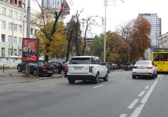 Фото рекламной плоскости по адресу Жилянская ул., 46