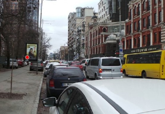 Фото рекламной плоскости по адресу Жилянская ул., 75 (напротив)