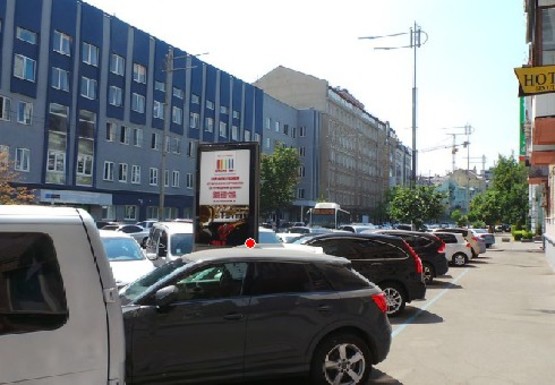 Фото рекламної площини за адресою Жилянская ул., 30-32
