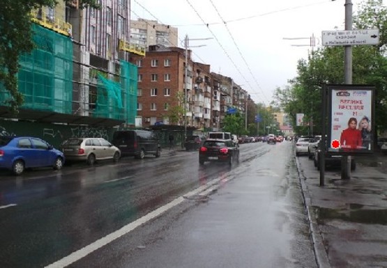 Фото рекламной плоскости по адресу Жилянская ул., 68 (напротив)