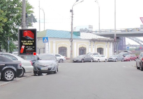 Фото рекламної площини за адресою Ильинская ул. - Почайнинская ул.