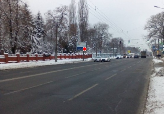 Фото рекламной плоскости по адресу Юрия Ильенка ул., 48 (Мельникова ул.) (напротив)