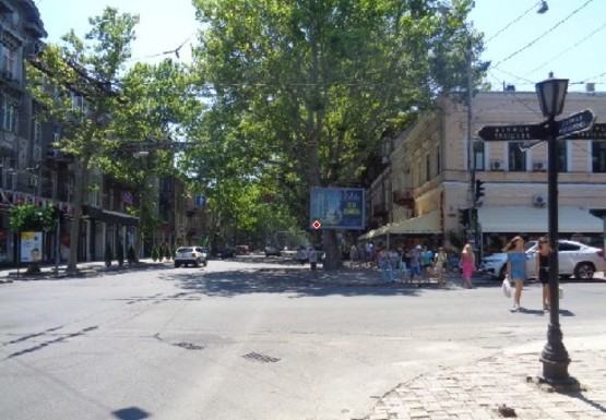 Фото рекламной плоскости по адресу Ришельевская ул., 36 -  Троицкая ул.