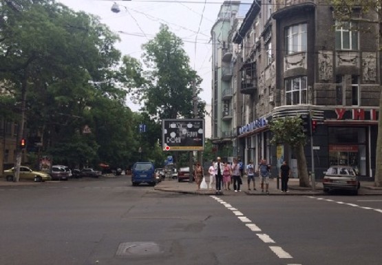 Фото рекламної площини за адресою Троицкая ул., 33 - Ришельевская ул.