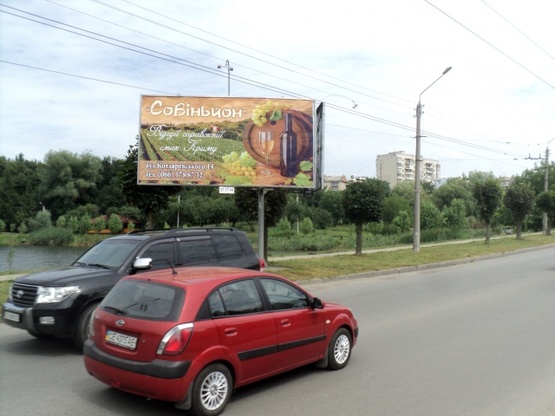 Фото рекламной плоскости по адресу ул.Комарова (возле парка) Фото рекламной плоскости по адресу ул.Комарова (возле парка)