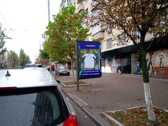 Фото рекламной плоскости по адресу Лесі Українки бульв., 24 (м-н "Nike")