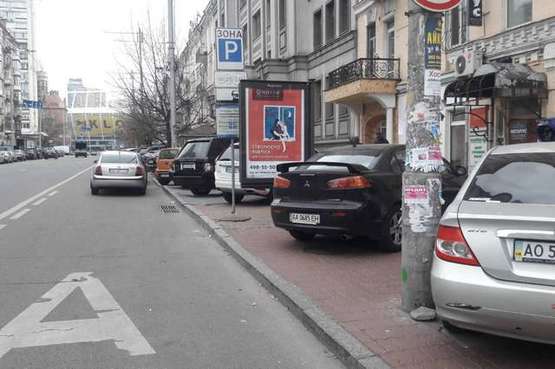 Фото рекламної площини за адресою Жилянська вул., . 13/37