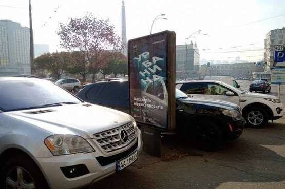 Фото рекламной плоскости по адресу Бульварно-Кудрявська вул. - Перемоги пл., (біля приміщення Національного цирку України)