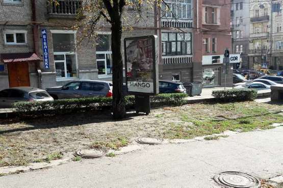 Фото рекламної площини за адресою Антоновича вул. (Горького вул.), 25, бульварна частина Фото рекламної площини за адресою Антоновича вул. (Горького вул.), 25, бульварна частина