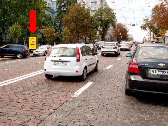 Фото рекламної площини за адресою Хмельницкого ул., 15, напротив "Киевпроект", в сторону Владимирская ул.