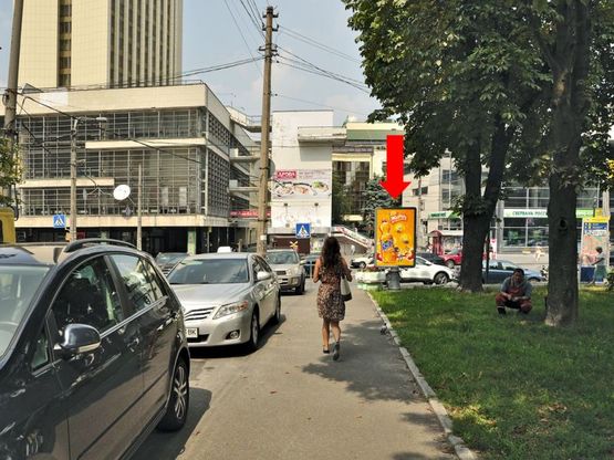 Фото рекламной плоскости по адресу Львовская пл., территория парка (напротив д. №1-5 по Сечевых Стрельцов ул. (бывш. Артема ул.)), в сторону Сечевых Стрельцов ул. (бывш. Артема ул.), №3