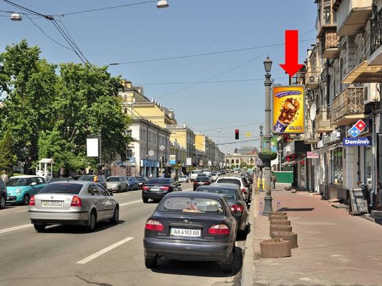 Фото рекламної площини за адресою Сагайдачного ул., 12 / Андреевская ул., светофор, в сторону Контрактовая пл.