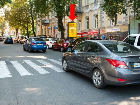 Фото рекламної площини за адресою Ярославов Вал ул., 35, в сторону Владимирская ул.