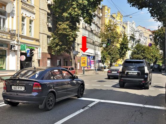 Фото рекламної площини за адресою Б. Житомирская ул., 16 / Стрелецкая, светофор, в сторону Владимирская ул.