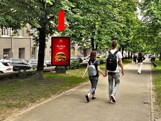 Фото рекламной плоскости по адресу Антоновича ул. (бывш. Горького ул.), 1, напротив магазина "Стиль и комфорт"