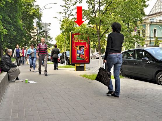 Фото рекламної площини за адресою Институтская ул., 8 / Банковая ул.