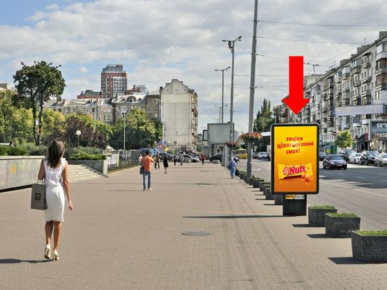 Фото рекламной плоскости по адресу Б. Васильковская ул. (бывш. Красноармейская ул.), 103, возле Дворца Украина, из центра