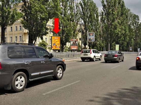 Фото рекламної площини за адресою Шевченко бул., напротив выхода из ст. м. "Университет", бульварная часть, в сторону Владимирская ул.