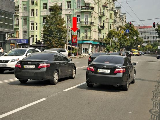 Фото рекламной плоскости по адресу Львовская пл., возле "Дом торговли", магазина "Билла", светофор, в сторону Б. Житомирская ул. Фото рекламной плоскости по адресу Львовская пл., возле "Дом торговли", магазина "Билла", светофор, в сторону Б. Житомирская ул.