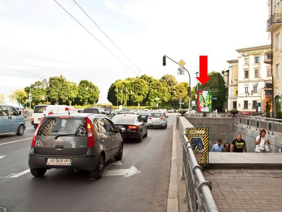 Фото рекламної площини за адресою Мазепы ул., 18/29, Славы пл., в сторону Лаврская ул.