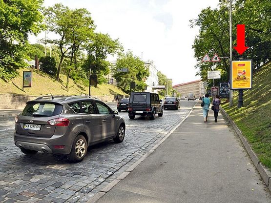 Фото рекламної площини за адресою Владимирский спуск, 100 м. от Европейской пл., в сторону Европейская пл.