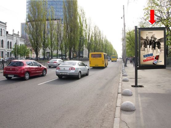 Фото рекламной плоскости по адресу Шевченко бул., 36, возле Ботанического сада, в сторону Крещатик ул.