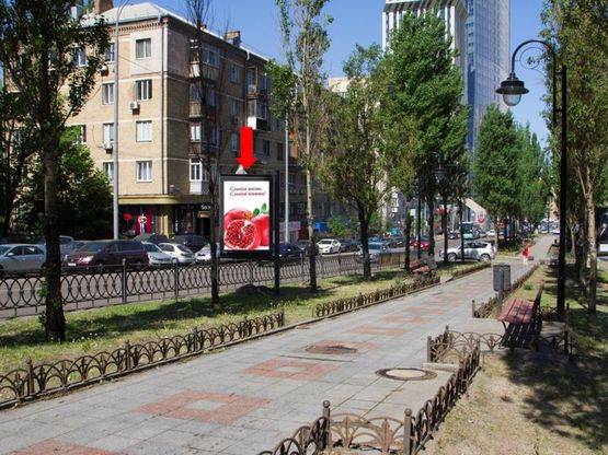 Фото рекламної площини за адресою Украинки бул., 6, в сторону ул. Крещатик