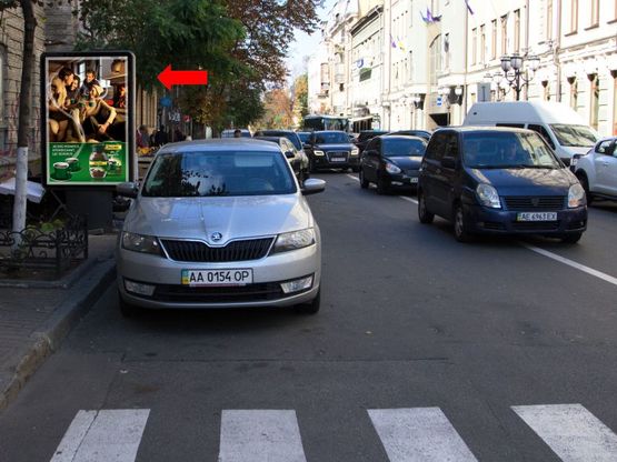 Фото рекламной плоскости по адресу Ярославов Вал ул., 15, напротив отеля "Radisson Blu", в сторону Львовская пл.