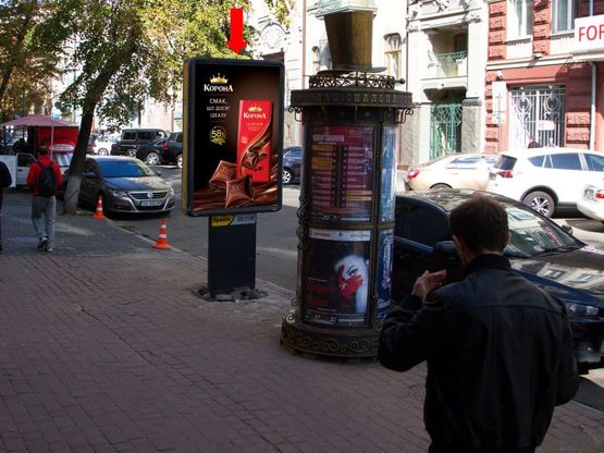 Фото рекламной плоскости по адресу Ярославов Вал ул., 7, напротив консульства Польши, в сторону Львовская пл.