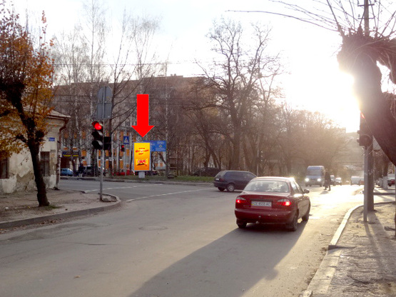 Фото рекламної площини за адресою Сторожинецкая ул. / Каспрука ул., возле гостиницы "Арбат", из города