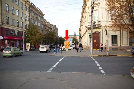 Фото рекламной плоскости по адресу Воскресенская ул. (бывш. Ленина ул.), 13 / Яворницкого пр. (бывш. Маркса пр.), 58, возле магазина "Adidas" Фото рекламной плоскости по адресу Воскресенская ул. (бывш. Ленина ул.), 13 / Яворницкого пр. (бывш. Маркса пр.), 58, возле магазина "Adidas"