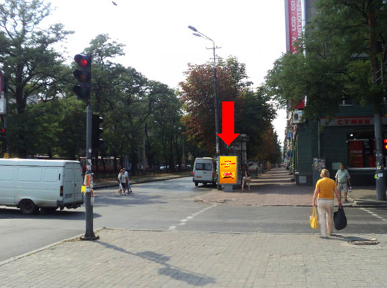 Фото рекламної площини за адресою Яворницкого пр. (бывш. Маркса пр.), 100 / Княгини Ольги ул. (бывш. Горького ул.), центральный рынок "Озерка"