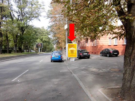 Фото рекламної площини за адресою Яворницкого пр. (бывш. Маркса пр.), 20, возле магазина "Обувь"