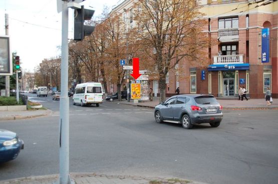 Фото рекламной плоскости по адресу Яворницкого пр. (бывш. Маркса пр.), 83 / Фабра ул. (бывш. Серова ул.) Фото рекламной плоскости по адресу Яворницкого пр. (бывш. Маркса пр.), 83 / Фабра ул. (бывш. Серова ул.)