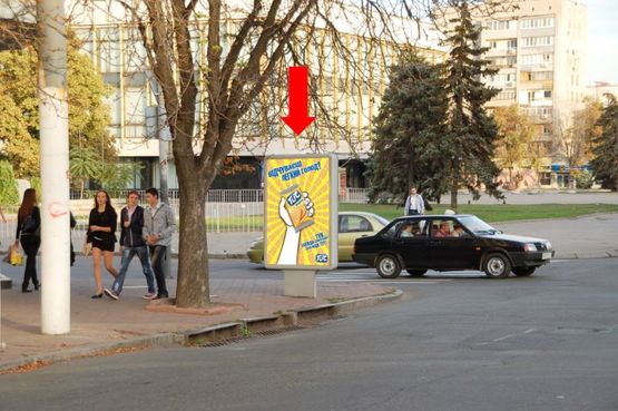 Фото рекламної площини за адресою Яворницкого пр. (бывш. Маркса пр.), 72 / Половицкая ул., кафе "Coffee Life", театр Оперы и балета